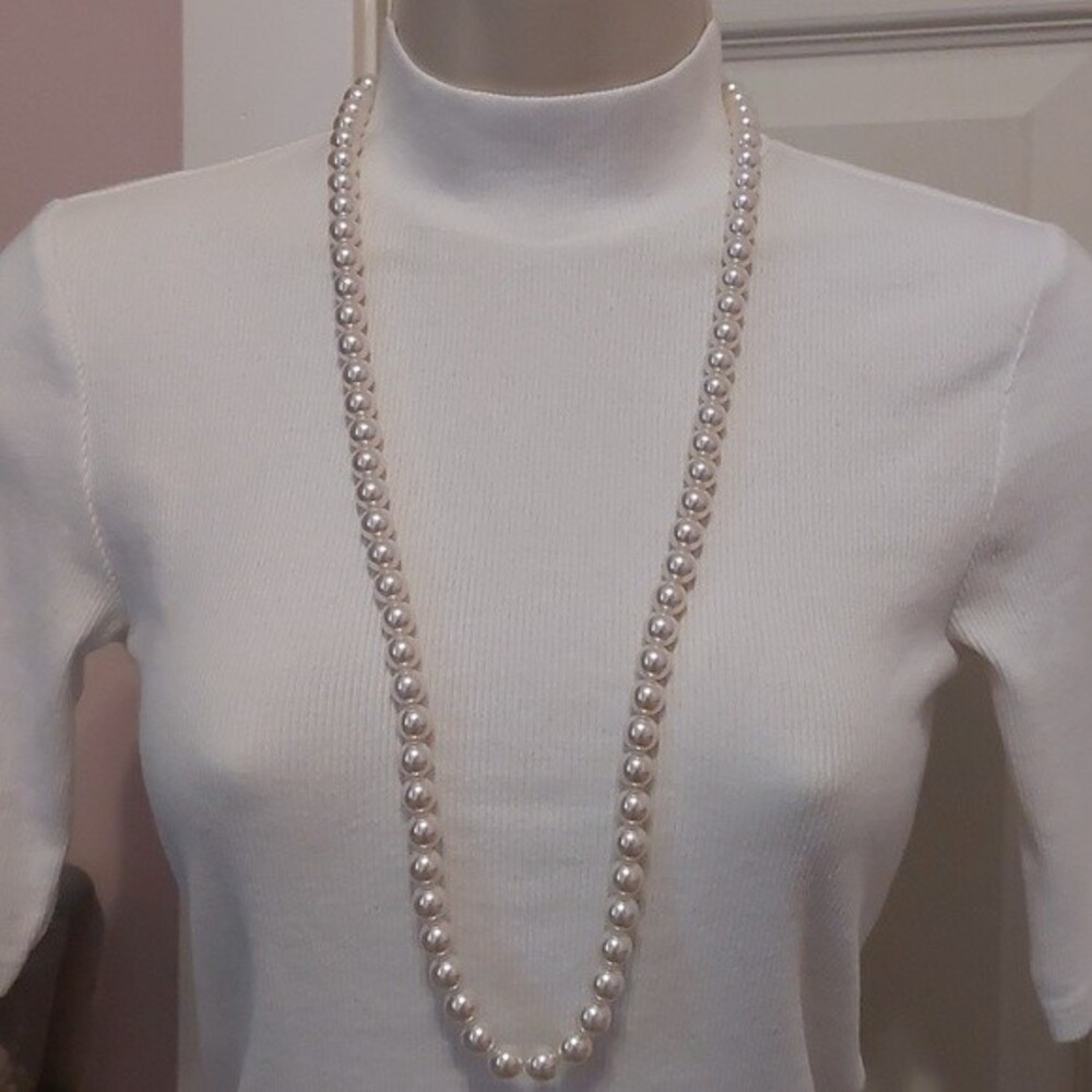 Off White Faux Pearl Bead Necklace Vintage Retro Classic Look